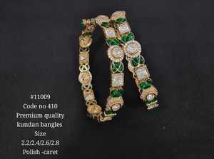 Bracelet Kundan Premium 11009 en laiton doré, bijoux Kundan avec pierres rouges et transparentes, style géométrique, pour fêtes et mariages - Product Image 2