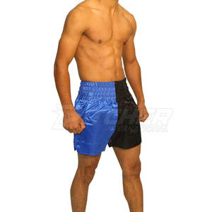Shorts de Muay Thai professionnels en tissu satiné de qualité supérieure, conçus sur mesure pour des séances d'entraînement de coups puissants - Product Image 3