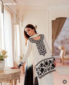 Proveedor de conjuntos de kurta y dupatta Farshi Plazzo de crepé de alta calidad con bordados, de la última colección de diseñadores, procedente de la India, para la moda femenina. - Product Image 4