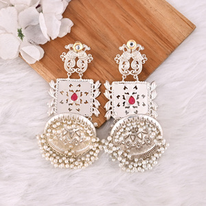 Boucles d'oreilles ethniques Jhumka en perles Hydro Kundan roses pour femmes |   Bijoux indiens traditionnels en laiton plaqué argent - Product Image 2