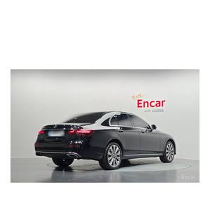 Mercedes-Benz Classe E E350 4MATIC Exclusive Modèle mai 2023 32 889 km Boîte de vitesses automatique Sièges en cuir Caméra arrière Volant à gauche - Product Image 2