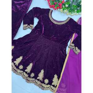 Conjunto de Traje de Fiesta para Mujer de Diseño, Top y Dupatta Adornados con Perlas Hechas a Mano - Product Image 3
