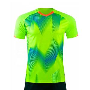 Conjuntos de uniformes de fútbol personalizados de alta calidad al por mayor para hombres, niños y mujeres, cuello en V, manga corta, cómodo y ligero - Product Image 3