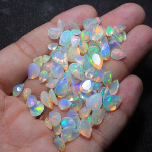 Ópalo facetado de 7x10 mm, ópalo etíope natural multicolor, gema de corte pera, ópalo de calidad superior con juego de colores para joyería. - Product Image 3