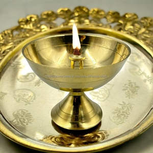 Diya Nandadeep de Latón con Diseño Superior Dorado Pulido Brillante, Diya Nandadeep de Latón Fabricada en India - Product Image 3