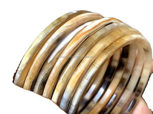 Brazalete de Cuerno Hecho a Mano de Lujo y Popular para Mujeres y Niñas - Personalizable en Color y Talla, Material Ecológico - Product Image 5