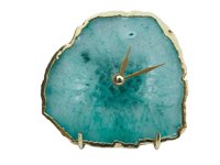 Horloge de table de luxe en résine géode d'agate turquoise avec bordure dorée électroplaquée, petite décoration de bureau en quartz sur pied