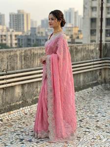 Vêtements ethniques élégants pour femmes : Saree Gold Crush avec broderie multi-fils lourde et riche - Product Image 2