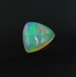 พลอยโอปอลเอธิโอเปียธรรมชาติ 2.50 กะรัต รูปทรงทริลเลียน คาโบชอง สีเล่นแสง/สีไฟ ยี่ห้อ HAYAAT GEMS ขนาด 11.7x11.5x3.8 มม. ของขวัญสำหรับเธอ - Product Image 4