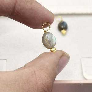 Pendentif en labradorite, petite pierre précieuse, charme artisanal, pendentif à trois pierres, cadeau pour femme - Product Image 4