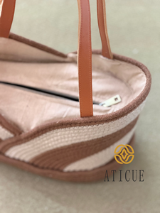 Bolso de Mano Casual para Mujer, de Algodón Trenzado con Correa de Cuero, Cierre de Cremallera, 12x5x10 Pulgadas, con Rayas Elegantes - Product Image 6