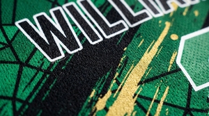 เสื้อฟุตบอลชายคุณภาพสูง ผ้าโพลีเอสเตอร์ 100% สำหรับชุดกีฬา พร้อมพิมพ์ชื่อทีมและสีตามสั่ง - Product Image 5