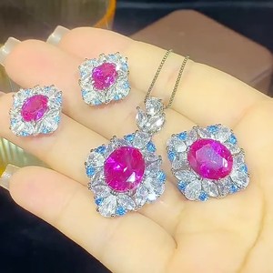 Parure de bijoux de luxe pour femme, collier, boucles d'oreilles et bague avec pendentif fleur en pierre précieuse fuchsia brésilienne et zircon cubique bleu glacé, idéale pour mariage - Product Image 1