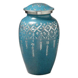 Urne funéraire en métal d'aluminium massif de haute qualité gravée couleur verte pour adultes pour les funérailles par Ambience Lifestyle - Product Image 2