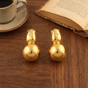 Boucles d'oreilles pendantes irrégulières en forme de petite boule, plaquées or 18 carats, pour femmes, avec fermoir poussoir, bijoux de créateur tendance - Product Image 2
