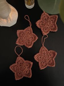 Anneau de serviette en crochet étoile neutre pour les fêtes, décoration artisanale en terre cuite, accessoire de table rustique bohème pour mariage et Noël - Product Image 2