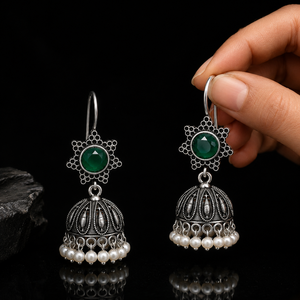 Pendientes Jhumka Vintage de Ágata Verde con Forma de Estrella |   Pendientes Étnicos Indios con Perlas y Plata Oxidada |   Joyería Tribal Boho Hecha a Mano - Product Image 3