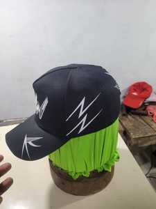 หมวกเบสบอลสีดำ 6 แผง ปักโลโก้ตามสั่ง หมวก Snapback ระบายอากาศได้ดี ผลิตจากไนลอน สำหรับเล่นกีฬาและกิจกรรมกลางแจ้ง - Product Image 3