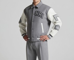 Veste universitaire personnalisée, robuste, pliable, avec patch brodé en chenille, corps en laine, manches en cuir de vachette, style bomber, pour l'école - Product Image 5