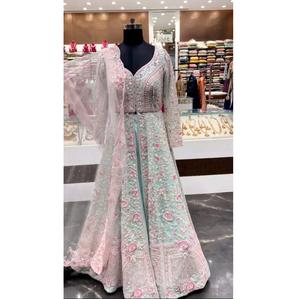 ชุดเลเฮนกาอินเดียแบบดั้งเดิมพร้อมผ้าคลุมไหล่สำหรับเจ้าสาวและงานเฉลิมฉลอง มีจำหน่ายสำหรับขายส่ง มีความต้องการสูง - Product Image 1