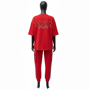 Ensemble t-shirt et pantalon cargo en molleton de coton et polyester 240 GSM pour femme, avec logo en strass thermocollé. - Product Image 2