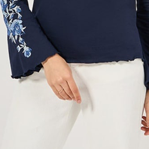 Proveedor de Camisetas Bordadas para Mujer, Camiseta de Algodón Suave de Alta Calidad con Logotipo Bordado Detallado para Marcas de Ropa de Marca Privada - Product Image 5