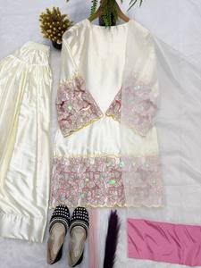 Ramdev Trading lanza nuevos diseños de Lehenga Choli Farshi Salwar para fiestas, en seda crepé natural pesada y elástica, con adornos completos de Moti hechos a mano. - Product Image 6