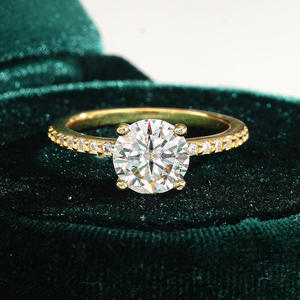 Anillo Solitario de Diamante Cultivado en Laboratorio con Corte Redondo Deslumbrante, Banda en Tono Oro Amarillo, Joyería Elegante para Boda para Mujer - Product Image 5
