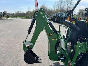 Tracteur John Deere 1025R neuf avec chargeur arrière et chargeur frontal - Product Image 4