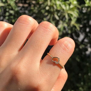 Bague en or massif avec micro-pavé de diamants blancs taille ronde, cadeau minimaliste de remerciement, bijou surprise, cadeau élégant pour elle - Product Image 1