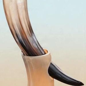 Copa Vikinga Nórdica con Diseño de Cuerno - Product Image 1