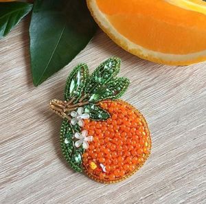 Broche Bordado a Mano con Cuentas y Patrones Artísticos Únicos para Mercados de Moda Internacionales, Venta al Por Mayor - Product Image 5