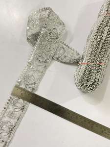 Nuevo Adorno de Encaje de Poliéster 100% con Bordado Metálico de Espejo de Alta Calidad, Diseño Floral Tradicional Indio para Calzado - Product Image 4