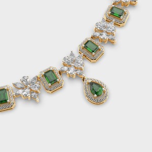 Collier floral en or massif 18 carats avec émeraude et diamant cultivés en laboratoire |   Pendentif de luxe en forme de goutte d'eau, fleur d'émeraude verte, pour mariage - Product Image 2