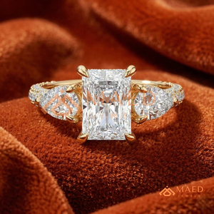 Bague de mariage de luxe en or 14 carats avec diamant taille radiant, pierres d'appoint taille poire et bande pavée pour femme - Product Image 1