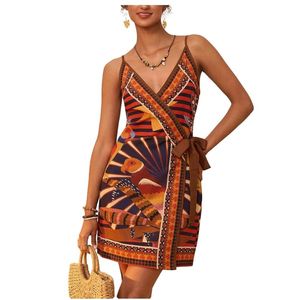 Vestido corto estilo bohemio con estampado tropical para mujer, sin mangas, con cuello en V y lazo. - Product Image 1