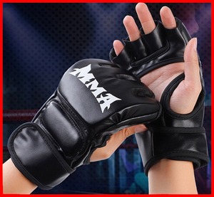 Gants de grappling MMA avec logo personnalisé, couleur noire unie et style unique, gants MMA pour hommes avec logo personnalisé - Product Image 1