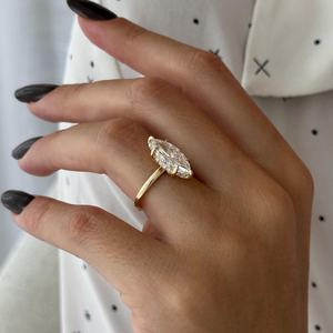 แหวนหมั้นเพชรทรงมาร์คีส์ 3 กะรัต E VVS2 พร้อมวงแหวนซ่อนรอบเพชร, ทองคำขาว 14k แบบ Low Set, รับรองโดย IGI - Product Image 1