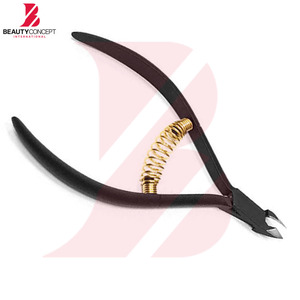 Coupe-cuticules professionnel noir avec ressort spiralé doré en acier inoxydable, outil de manucure pour éliminer les peaux mortes - Product Image 3