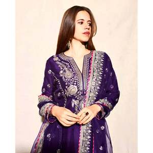 Ensemble de costumes brodés belle séquence pour femmes comprenant bas et Dupatta pour les fêtes - Product Image 2
