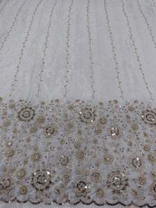 Tissu crêpe naturel pur de qualité supérieure, richement orné de sequins et de perles, idéal pour les robes de mariée, disponible à la vente - Product Image 1