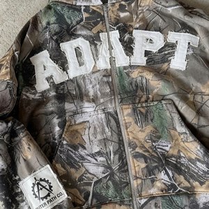 Sweat à capuche personnalisé brodé, effet vieilli, camouflage, hiver, épais, motif Real Tree, appliqué brodé, fermeture éclair - Product Image 2