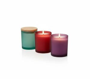 Bougies élégantes en cire de soja parfumée dans des pots en verre avec couvercles en bois, faites à la main, écologiques, modernes, pour les commandes en gros de Noël et du Nouvel An - Product Image 2