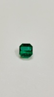 Emerald Alami 3.90 Cts Potongan Emerald Potongan Sempurna Asal Zambia Bersertifikat IGI Kualitas AAA+ Kejernihan Tinggi Warna Hijau Play Sadiya