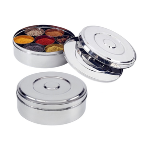 Boîte à épices en laiton brillant avec couvercle gravé et cuillère, en métal, pour masala, disponible à prix abordable - Product Image 6