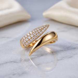 Anillo de banda cruzada único con diamante redondo cultivado en laboratorio de U and Me, en oro sólido de 14K, ideal para ocasiones especiales, regalo para novias. - Product Image 4
