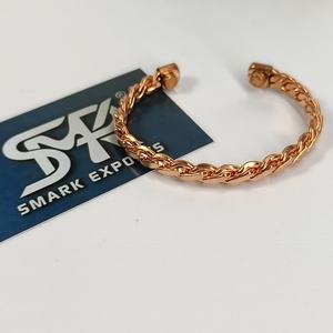 Brazalete Abierto Ajustable de Cobre Grabado a Mano, Diseño Liso, Ligero, Tradicional y Elegante para Hombre - Product Image 6