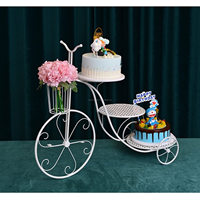 Support à gâteau artisanal en laiton écologique Tayyab pour occasions spéciales, événements formels, décorations de gâteaux