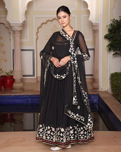 Nouvelle Robe Anarkali Rose Élégante pour Femme, Manches 3/4, en Crêpe de Georgette Semi-Couturée, Extensible et Séchage Rapide, Idéale pour Fêtes et Mariages - Product Image 5