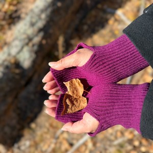 MONECO Gants sans doigts en cachemire, tricot côtelé thermique, avec manchette, couleur unie Orchidée, pour printemps et automne, chauffe-mains, compatibles écran tactile - Product Image 6